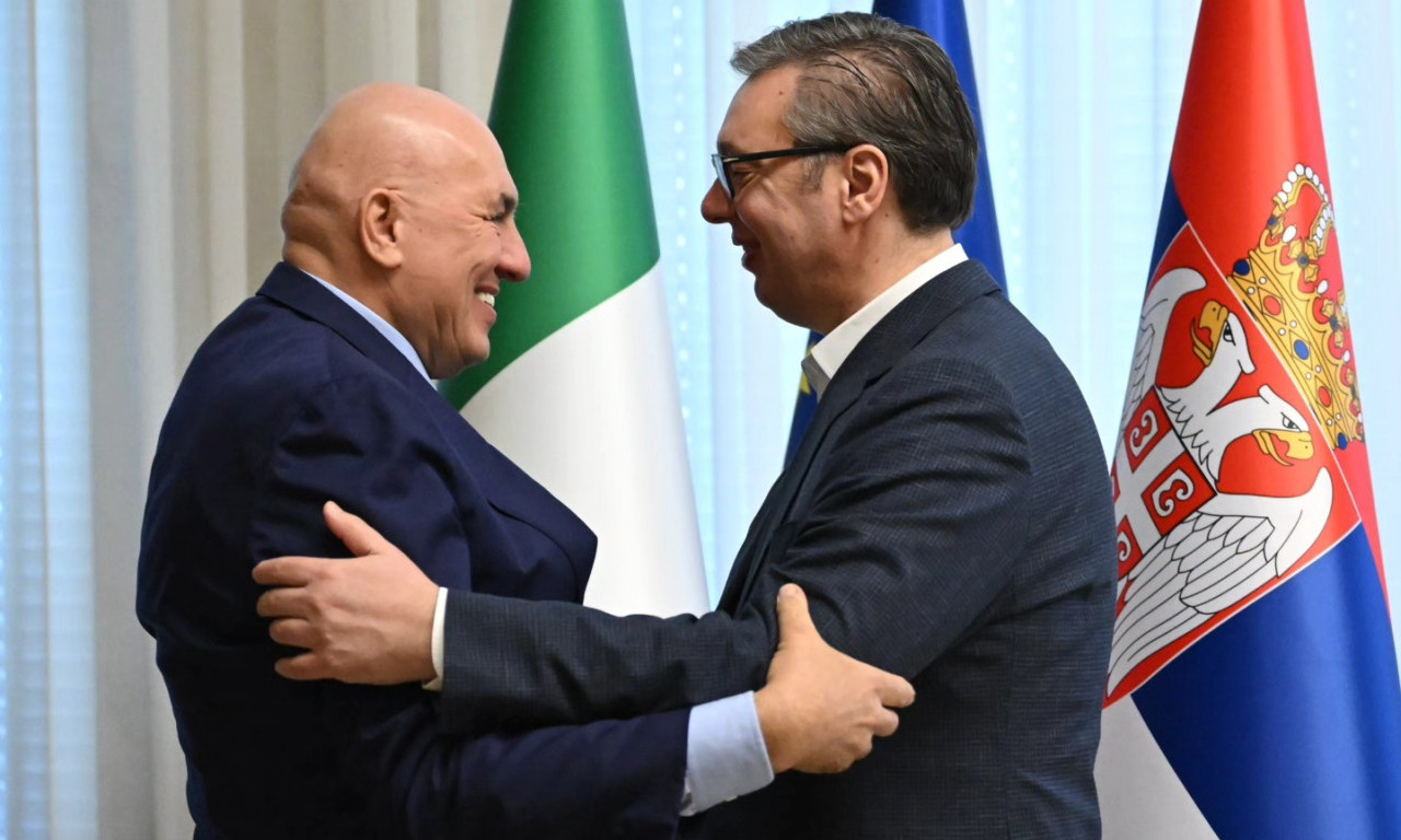 VUČIĆ DOBIO SPECIJALNI POKLON OD ITALIJANSKOG MINISTRA ODBRANE Pogledajte šta je u pitanju (FOTO)
