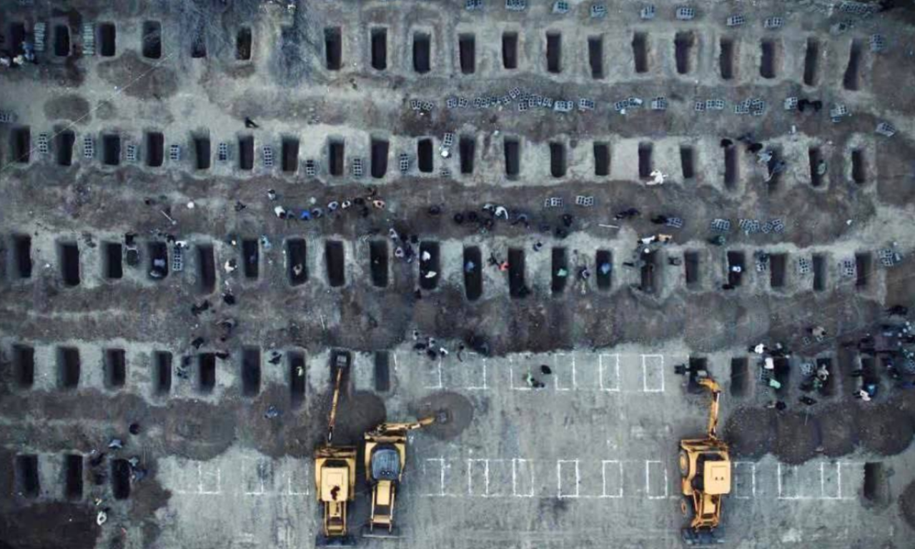 IRAN OBJAVIO NAJTRAGIČNIJU FOTOGRAFIJU RATA: Stotine grobnica za devojčice nakon masakra u školi! Pogledajte kadrove sa sahrane