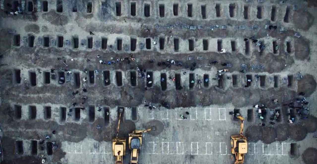 IRAN OBJAVIO NAJTRAGIČNIJU FOTOGRAFIJU RATA: Stotine grobnica za devojčice nakon masakra u školi! Pogledajte kadrove sa sahrane