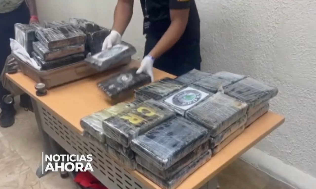 SRBI UHAPŠENI NA AERODROMU PUNTA KANA S KOFERIMA PUNIM KOKAINA: U tri torbe spakovali 75 paketa (VIDEO)