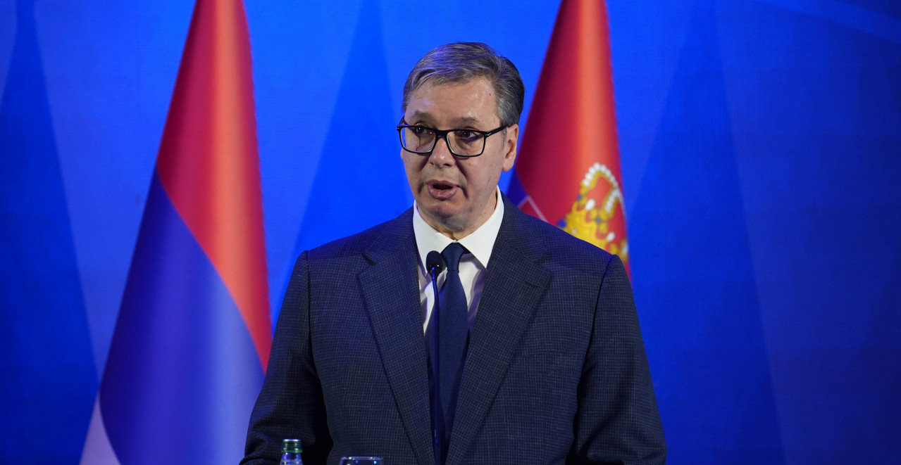 VUČIĆ POTPISUJE VEOMA VAŽAN UGOVOR