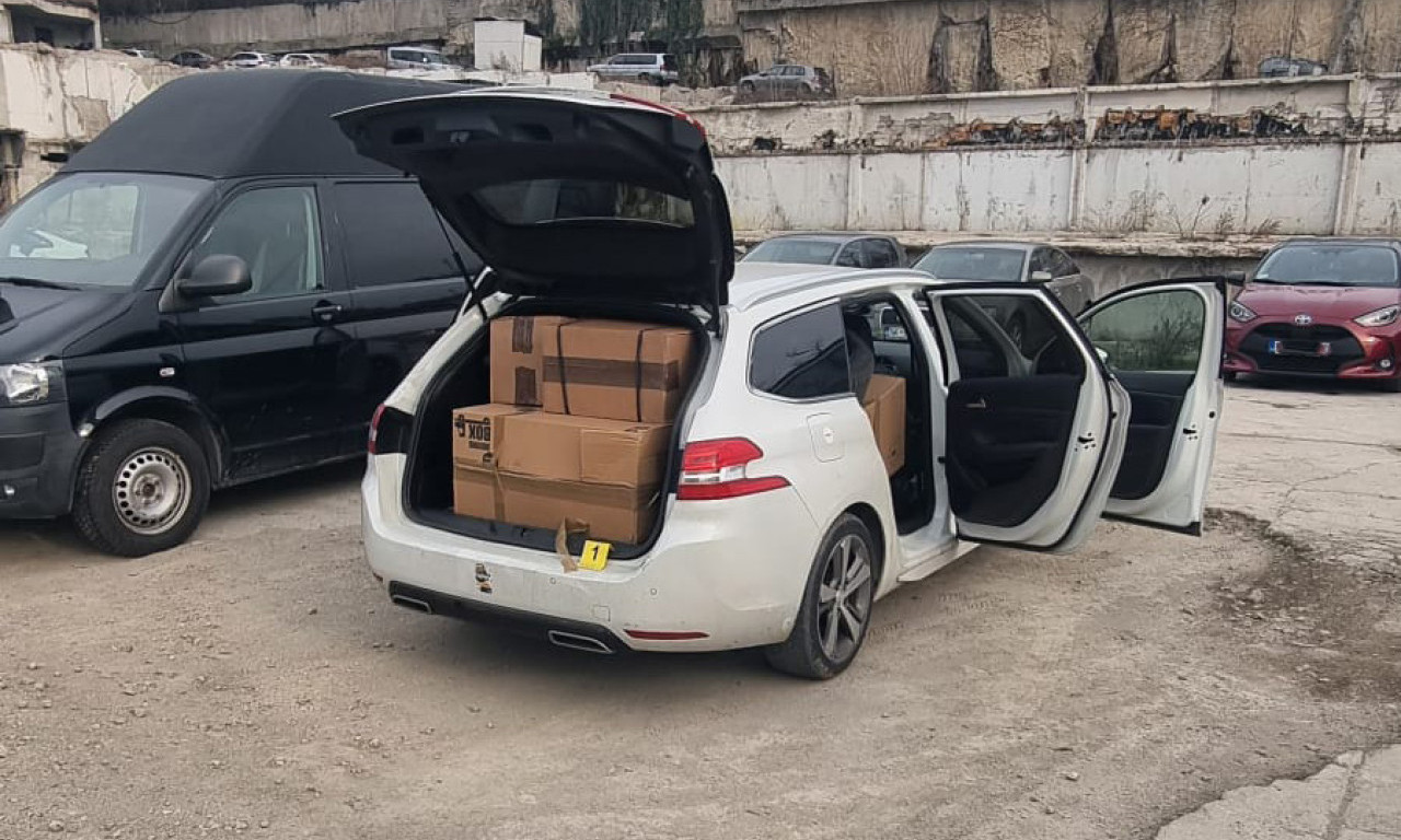 BRAČNI PAR U PEŽOU PREVOZIO 50 KILOGRAMA DROGE: Policija ih zaustavila na Čukarici, oglasilo se i tužilaštvo