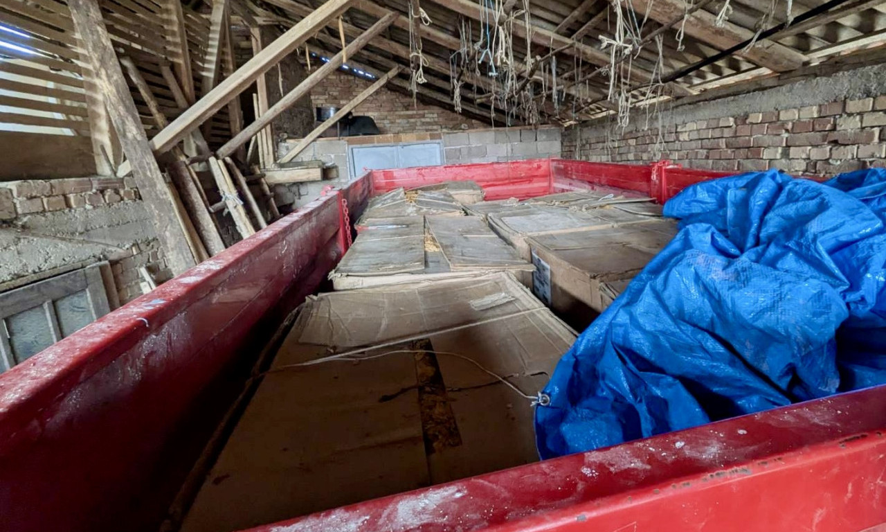 PLANIRALA PRODAJU 750 KG DUVANA NA CRNO Budžet Srbije oštećen za više od 6 miliona dinara (FOTO)