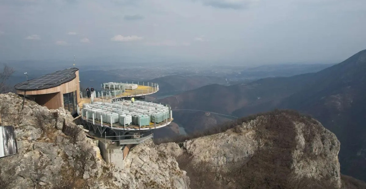 IMPRESIVNI VIDIKOVAC NA KABLARU U FAZI TESTIRANJA Opterećenje na maloj platformi 50 tona, na velikoj 82 tone (FOTO)
