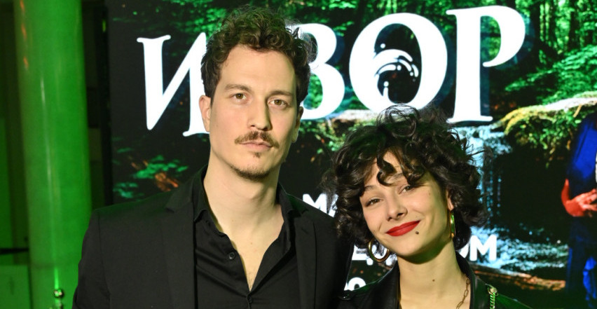 LJUBAVNA ROMANSA I DRUGI ZAPLETI NA ŠUMADIJSKOM IZVORU! Vikend premijera nove igrane serije "Izvor" (FOTO)