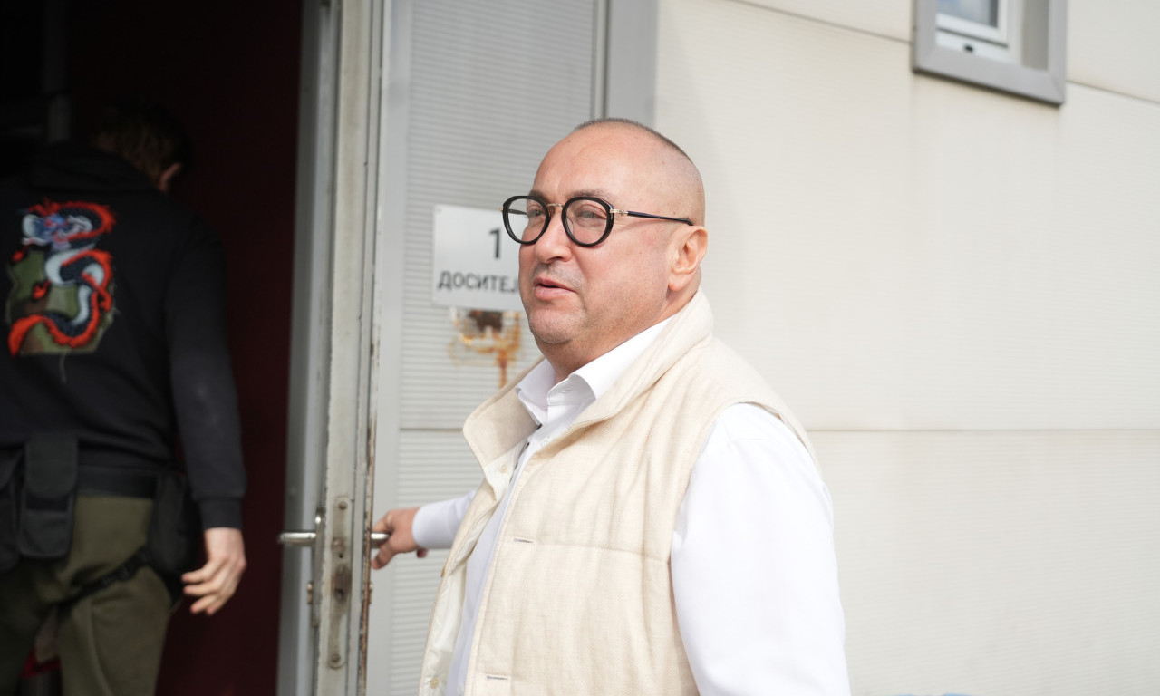 "ŠTO SU ZAGLAVLJENI? KUPIŠ SKUPLJU KARTU" Đani dao komentar na kolege koji su u problemu zbog rata (VIDEO)