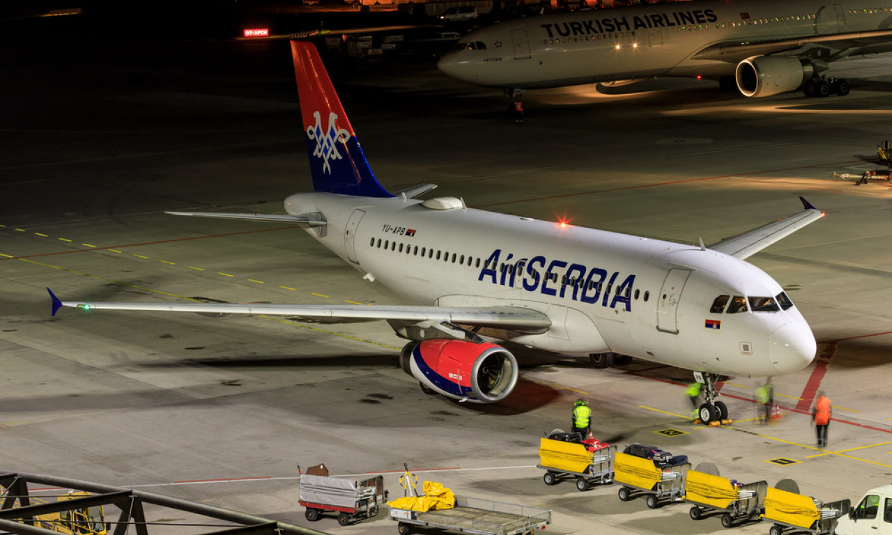 SLETEO AVION SA DRŽAVLJANIMA SRBIJE IZ DUBAIJA Iz ratom zahvaćenog područja evakuisano 262 putnika i 14 beba!