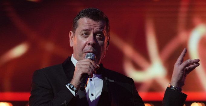 VLADO GEORGIEV OTVORIO KONCERT HITOM KOJI SVI ZNAJU Obožavateljka ga iznenadila, u publici samo jedan kolega (FOTO)