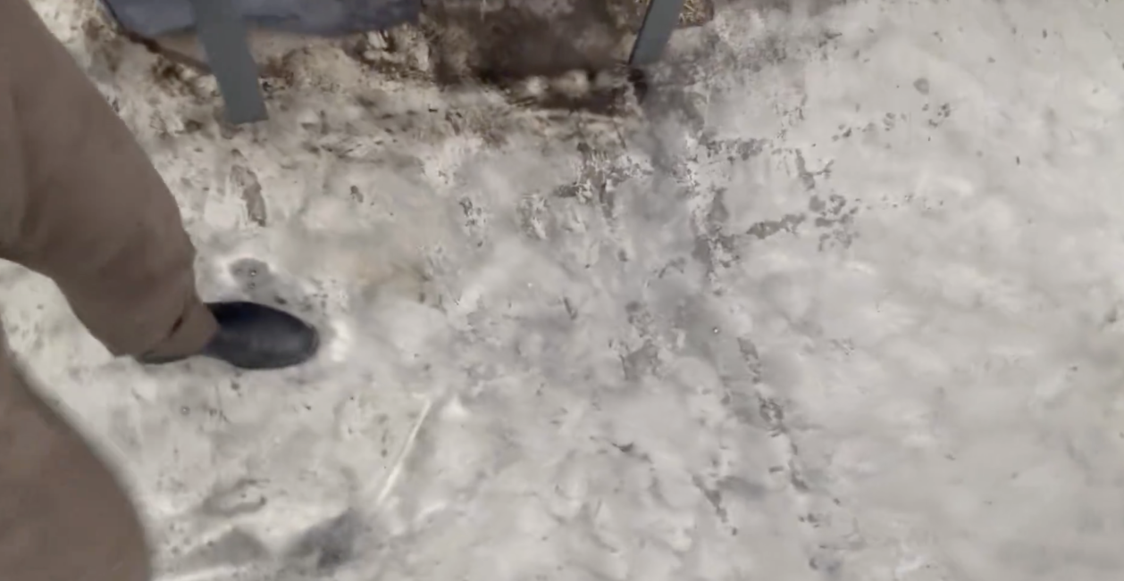 PADA CRNA KIŠA U IRANU! Neverovatan prizor nakon brutalnog napada, ljudi u šoku gledaju šta se spušta sa neba (VIDEO)