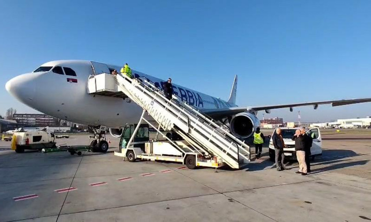 AVION IZ DUBAIJA SLETEO U BEOGRAD!