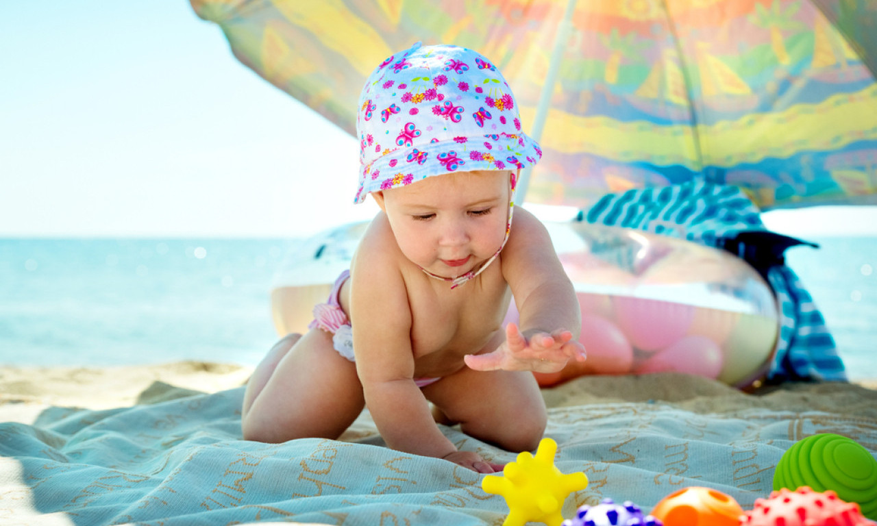 LETOVANJE U GRČKOJ SA BEBOM: Iskustva, saveti i preporuke - ovo je sve što treba da znate