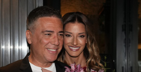 ŽELJKO I JOVANA BLISTAJU: Joksimovići stigli na gala proslavu kod Braje – voditeljka u nikad izazovnijem izdanju, a evo šta su doneli na poklon! (FOTO)