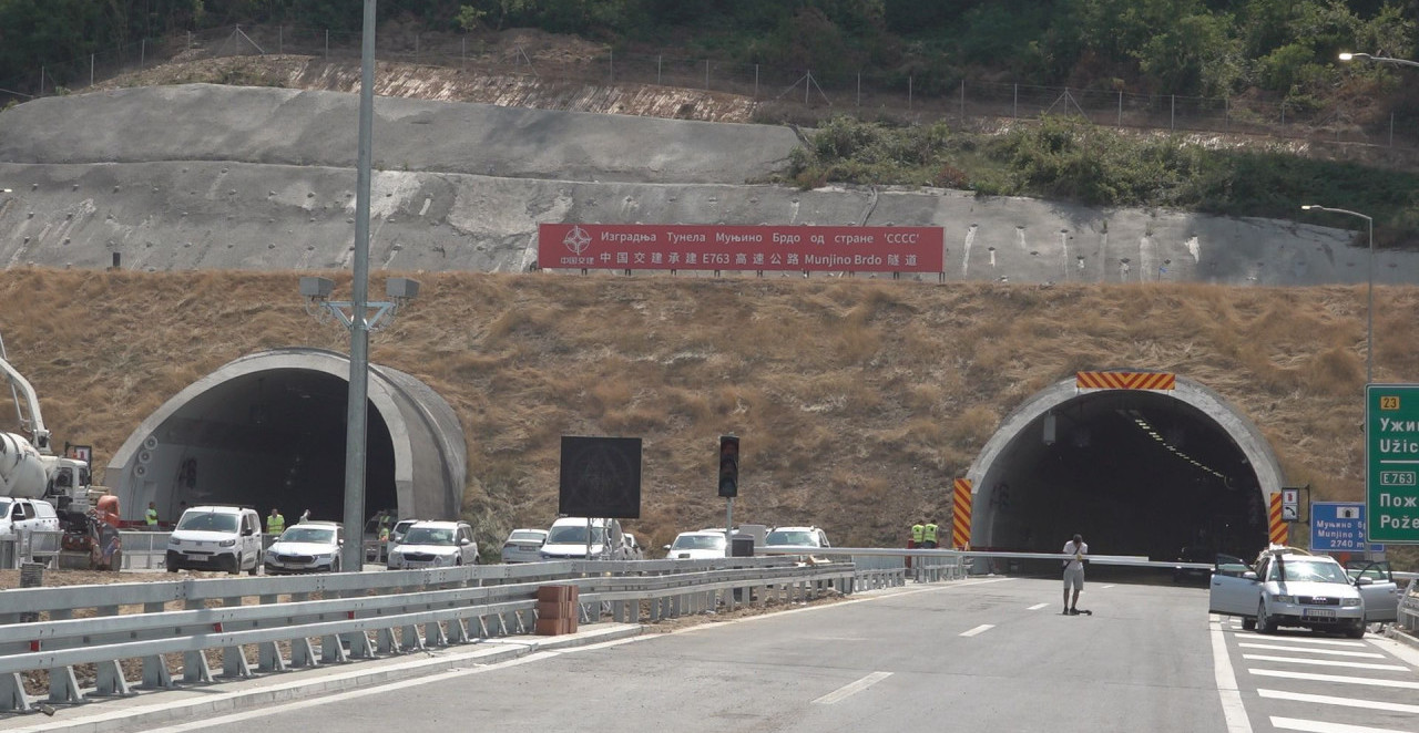 VOZAČI, OPREZ NA AUTO-PUTU! Saobraćaj kroz ovaj tunel preusmeren zbog radova