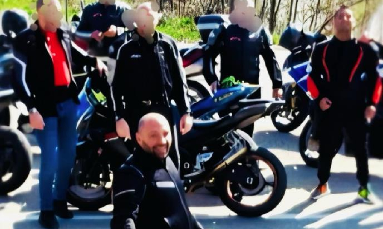 POSLEDNJA SLIKA DRAGANA I DARKA LAZIĆA Nastala nekoliko sati pre tragedije: Darko bio napred u koloni, brat ga pratio - pevač nije znao za sudar (FOTO)
