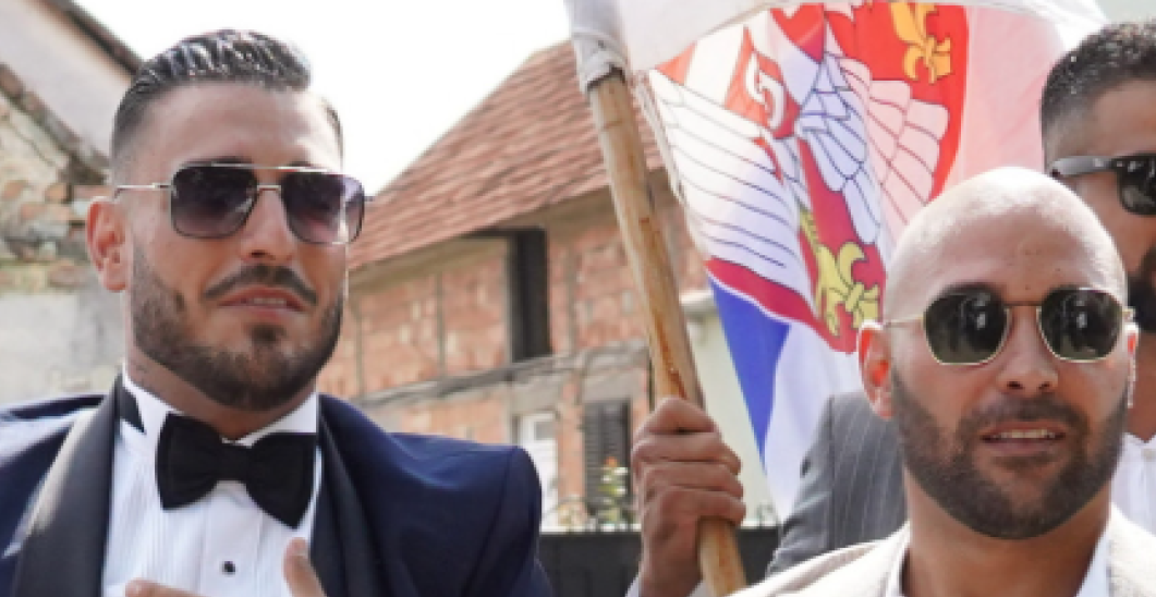 BRESTAČ JECA, ESTRADA U CRNINE: Darko Lazić se slomio pred kolegama, jecaji odjekuju selom zbog tragičnog gubitka! (VIDEO)