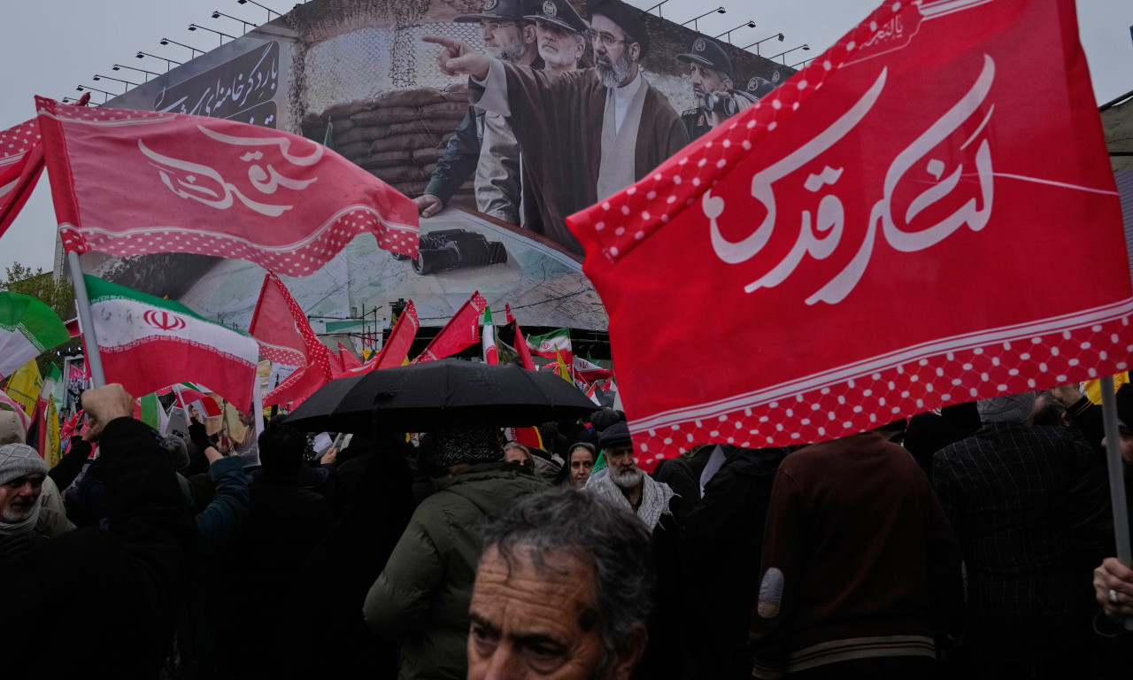 MILIONI IRANACA NA ULICAMA DOK ODJEKUJU EKSPLOZIJE: Ovako daju podršku novom vođi i Palestini (FOTO)(FOTO)