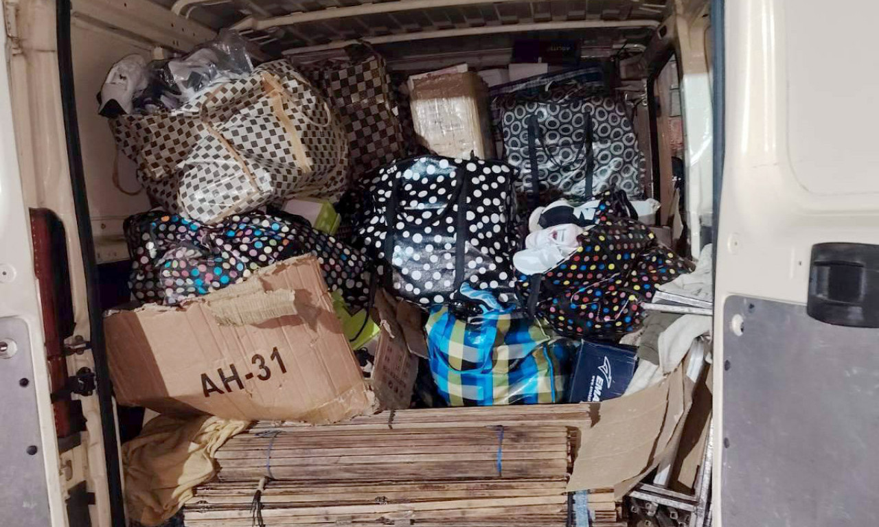 "PALI" ŠVERCERI U DVA GRADA Krijumčarili falsifikovanu robu vrednu oko 9 miliona dinara (FOTO)