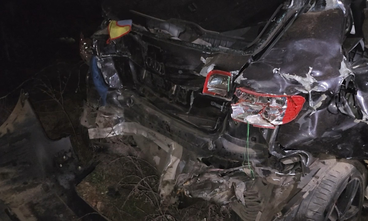 SNIMCI STRAVIČNE NESREĆE KOD NOVOG PAZARA "Audi" uništen u sudaru sa kamionom, troje povređenih (FOTO+VIDEO)