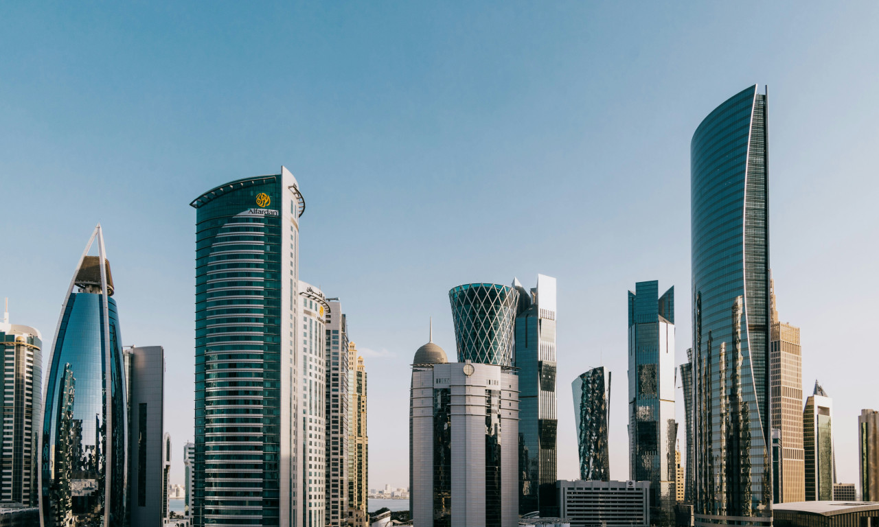 EVAKUISANE KANCELARIJE GUGLA! Rakete paraju nebo iznad Dohe