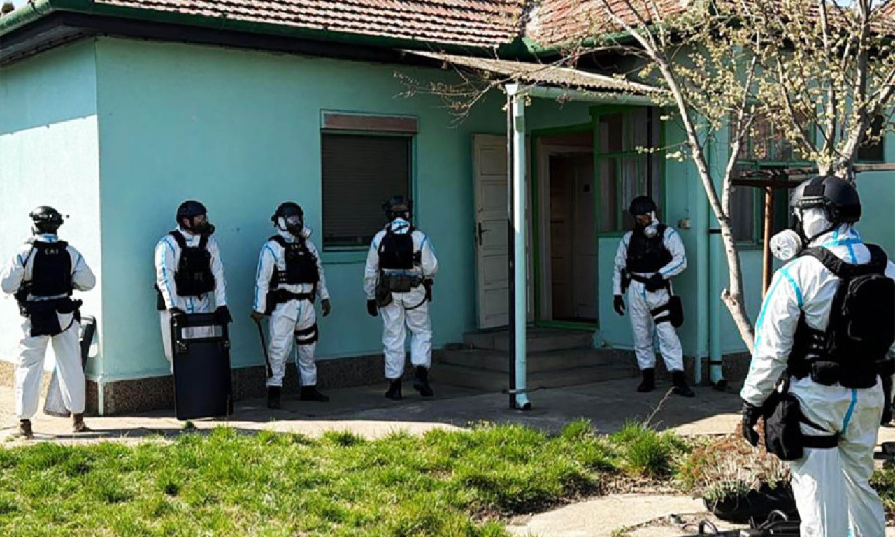 UHAPŠENI DILERI IZ SUBOTICE UKP i SAJ upali i pronašli 180 stabljika i 12 kilograma biljne materije (FOTO)