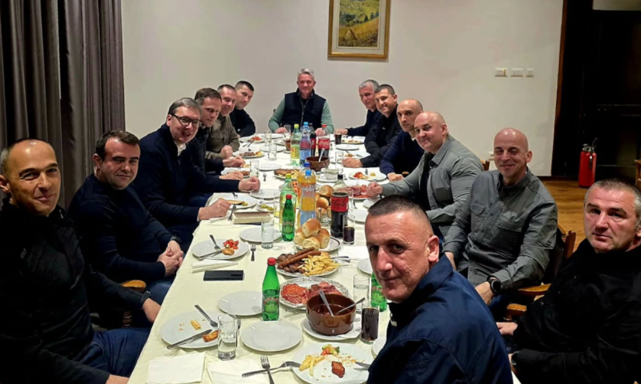 VUČIĆ NA SASTANKU SA PRIPADNICIMA "KOBRE": "To su vrhunski profesionalci, ali pre svega dobri i pouzdani ljudi" (FOTO)