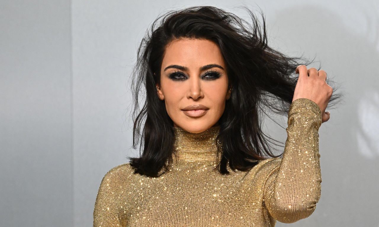 OPAAA...LJUBAV POSTALA JOŠ OZBILJNIJA Kim Kardašijan prvi put pokazala Luisa Hamiltona sa svojom decom! (FOTO)