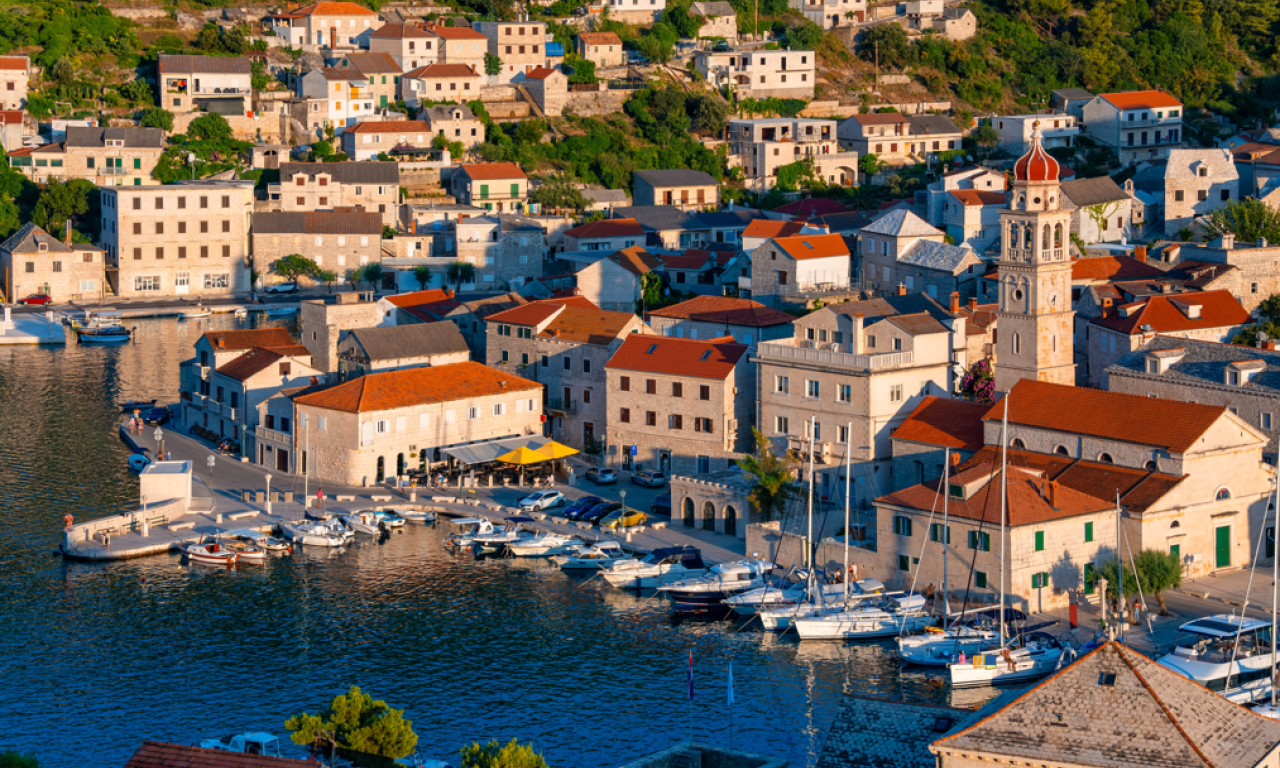 ER SRBIJA ŠIRI MREŽU NA JADRANU: Direktni letovi do ostrva Brač