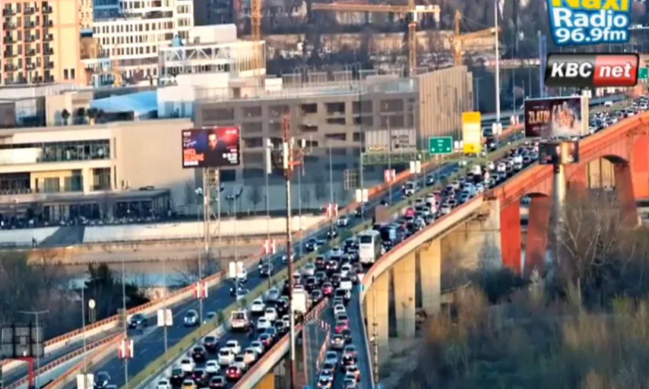 KOLAPS U BEOGRADU! Katastrofalne gužve u prestonici, vozila mile, na mostovima haos (FOTO)