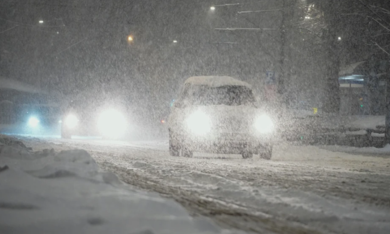OBILNE SNEŽNE PADAVINE JURE KA SRBIJI! Alarmantno! Stiže zimska oluja u region: Napadaće pola metra snega
