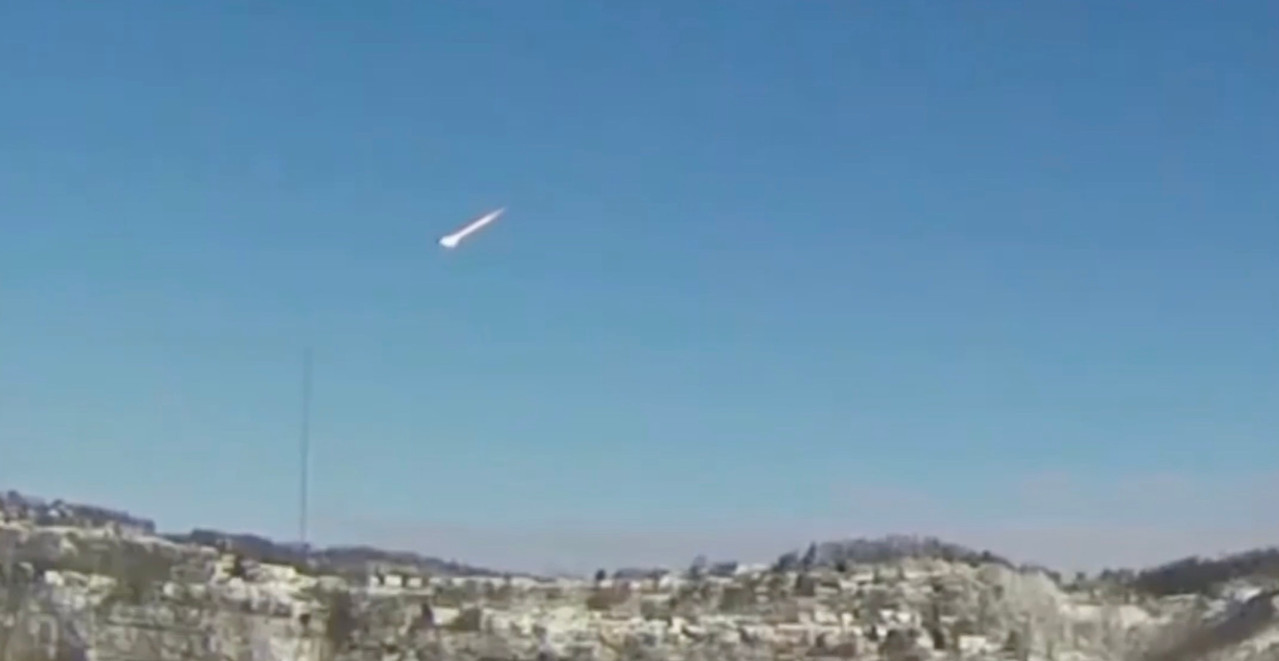 STRAVIČAN PRASAK UZNEMIRIO AMERIKANCE! Vatrena lopta protutnjala nebom - pogledajte kako pada meteor (VIDEO)