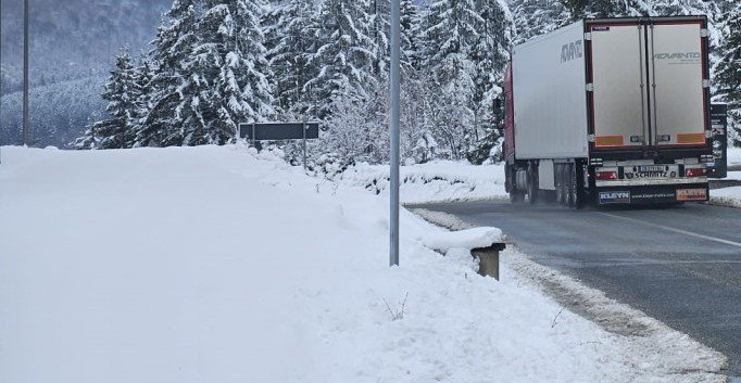 BELI SE KAO DA JE JANUAR! Sneg pao u ivanjičkim selima, meštani u strahu zbog malina