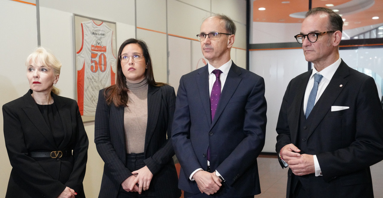 NAŠ HEMOFARM JE JEDNA OD NAJVEĆIH FARMACEUTSKIH KUĆA U EVROPI Premijer Macut posetio kompaniju u Vršcu (FOTO)