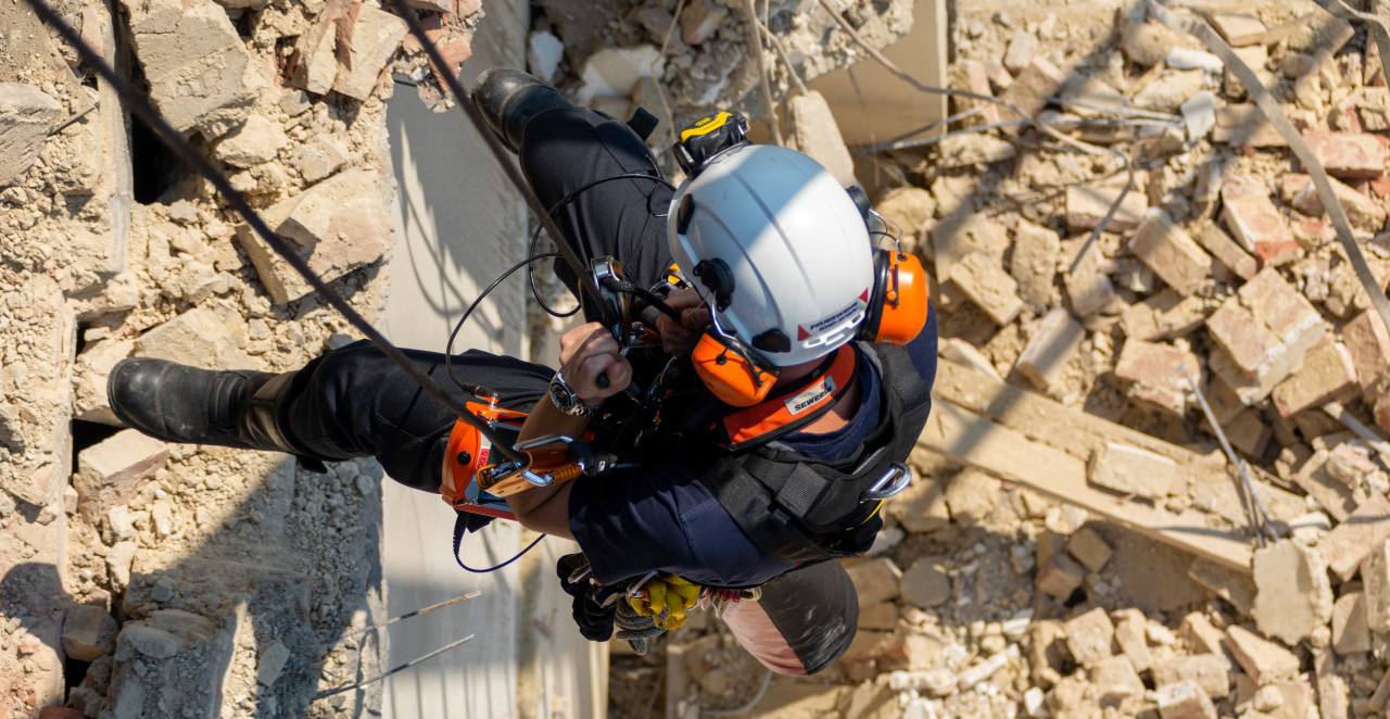 SRBIN POGINUO NA GRADILIŠTU U BEČU Pod ruševinama je nastradalo četvoro radnika (FOTO)
