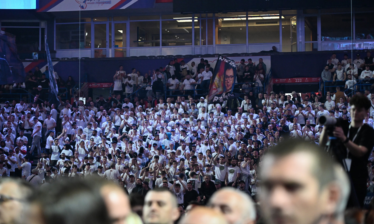 VELIKI SKUP SNS U ARENI: Prisutno 70.000 ljudi, očekuje se obraćanje predsednika Vučića