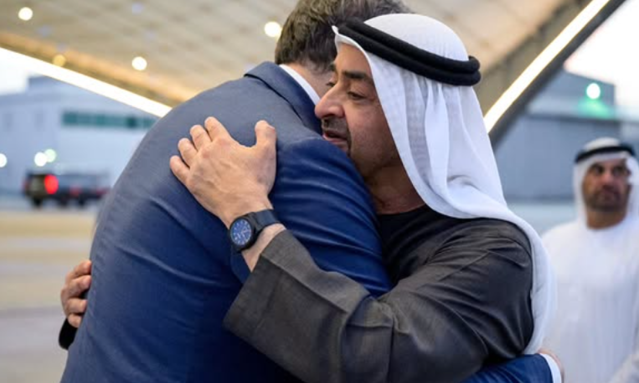 VUČIĆ PRVI LIDER IZ EVROPE U UAE: "U nelakim vremenima, važno je imati prijatelja koji razume težinu trenutka" (FOTO)