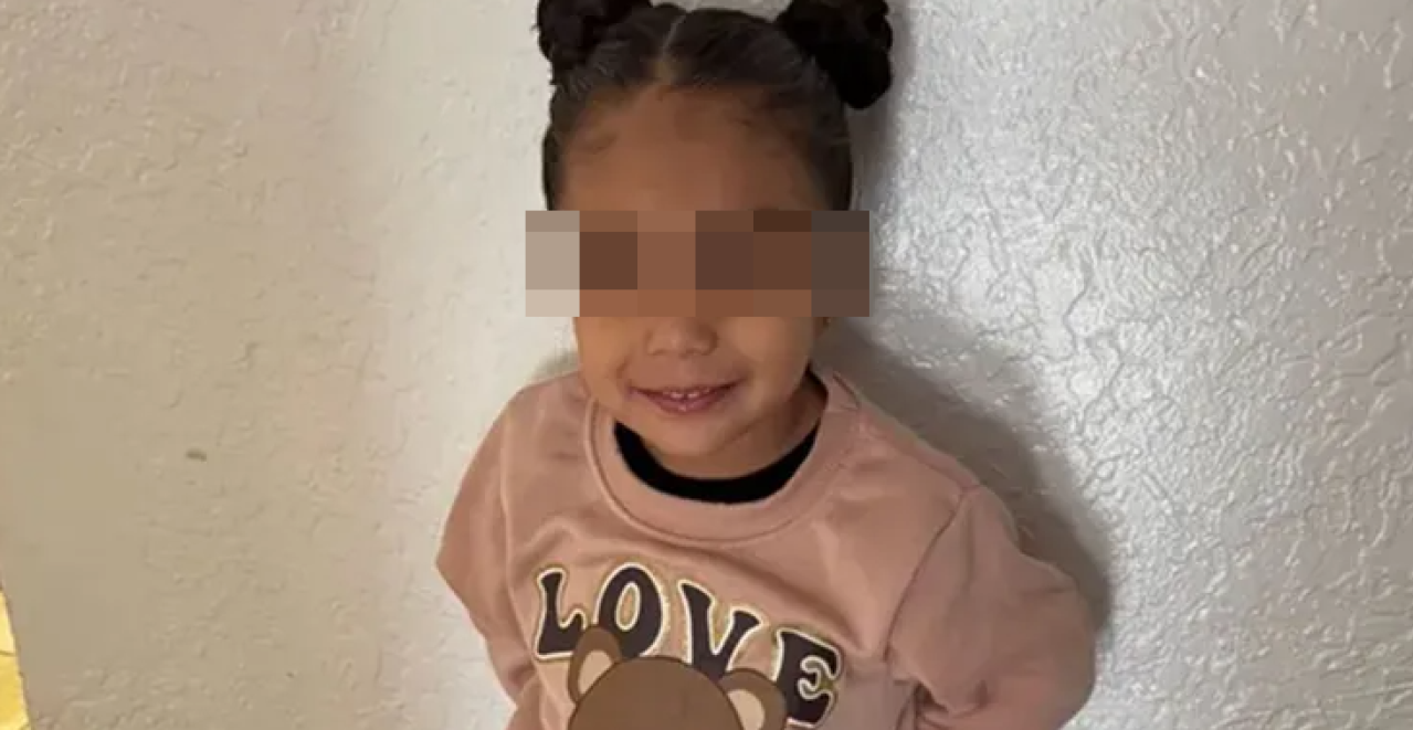 DEVOJČICA (4) PROGUTALA BATERIJU, BORI SE ZA ŽIVOT Majka van sebe: "U komi je, molim vas, pomozite nam..." (FOTO)