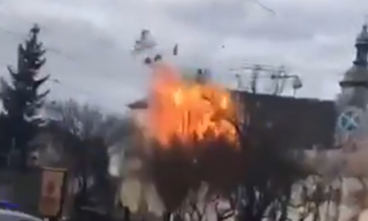 HOROR USRED BELA DANA! Ruski dronovi se zakucali u centar Lavova, ima povređenih (VIDEO)