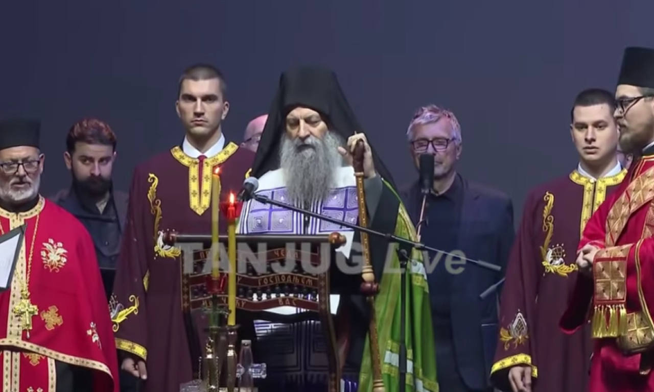 DAN SEĆANJA NA STRADALE U NATO AGRESIJI Građani na platou Narodnog muzeja u Vranju, prisustvuje i predsednik Vučić (VIDEO)