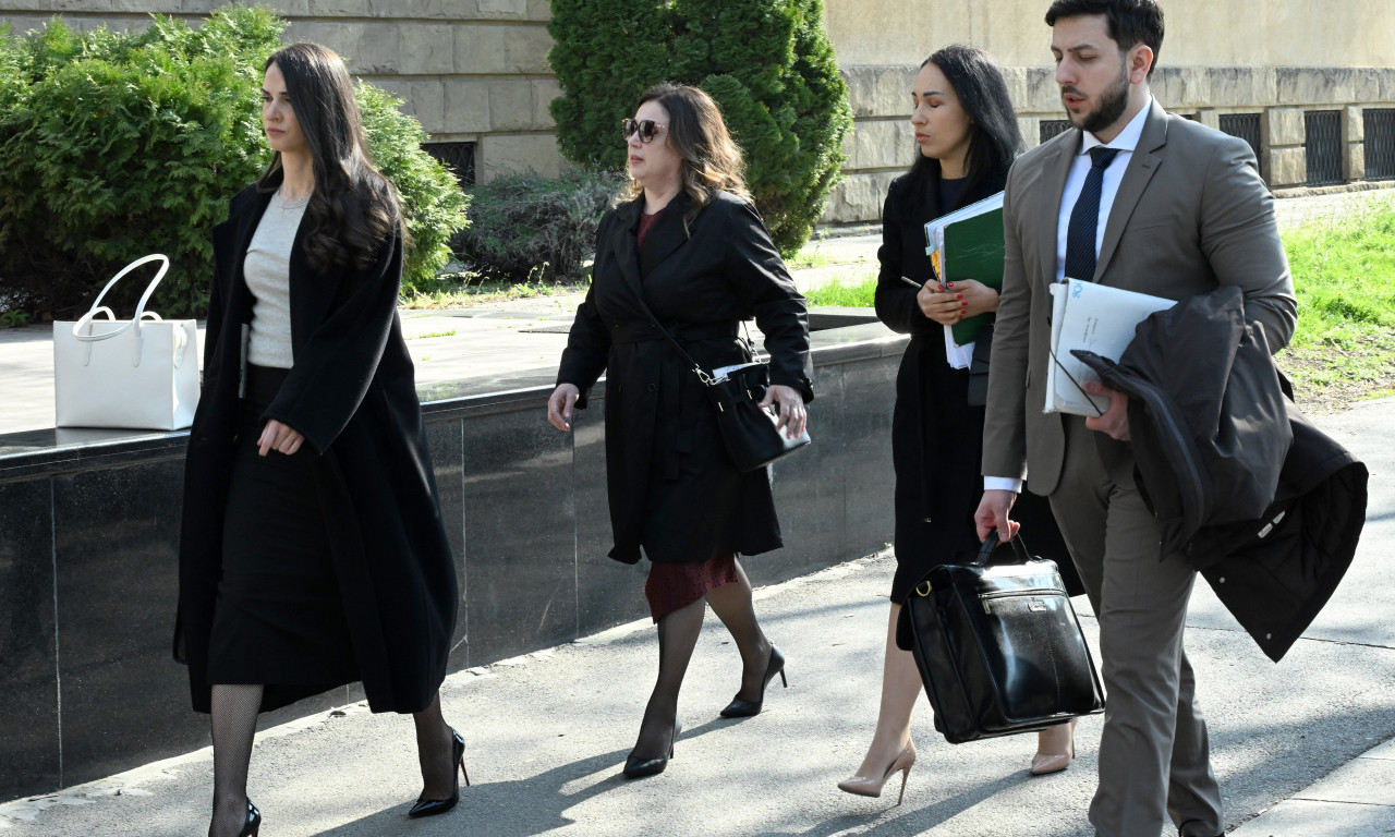 MILJANA KECMANOVIĆ STIGLA U SUD Njen sin je već unutra (FOTO)