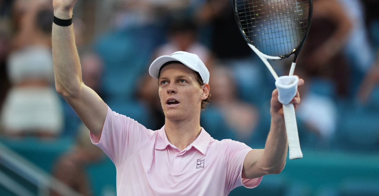 JANIK SINER SVOM SNAGOM UDARIO PROTIVNIKA USRED MEČA Pogledajte kako ga je napucao, pa se izvinjavao (VIDEO)