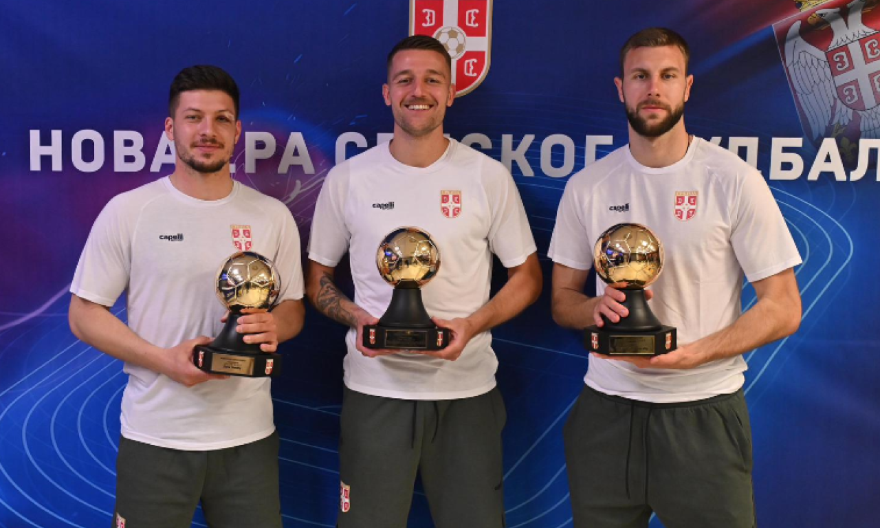 PRIZNANJE ZA TRAJANJE I POSVEĆENOST: Zlatne lopte FS Srbije Luki, Strahinji i Sergeju!