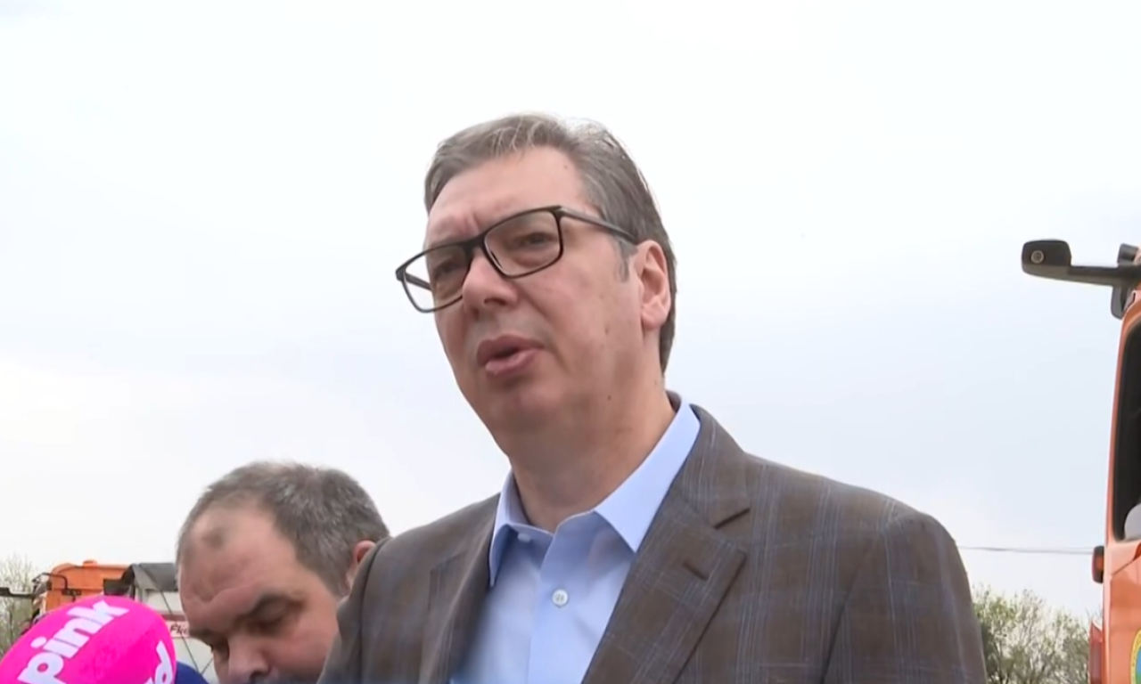 VUČIĆ U KULI: Predsednik obilazi radove na revitalizaciji puta Kula - Lipar