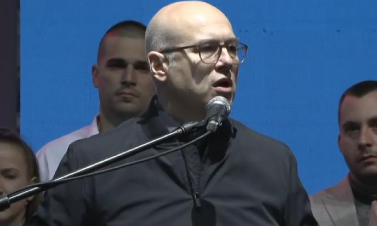 SAČUVALI SMO NAROD I DRŽAVU! Vučević se obratio velikom broju građana na skupu u Aranđelovcu: Pobedićemo jer je dosta zla i podela...
