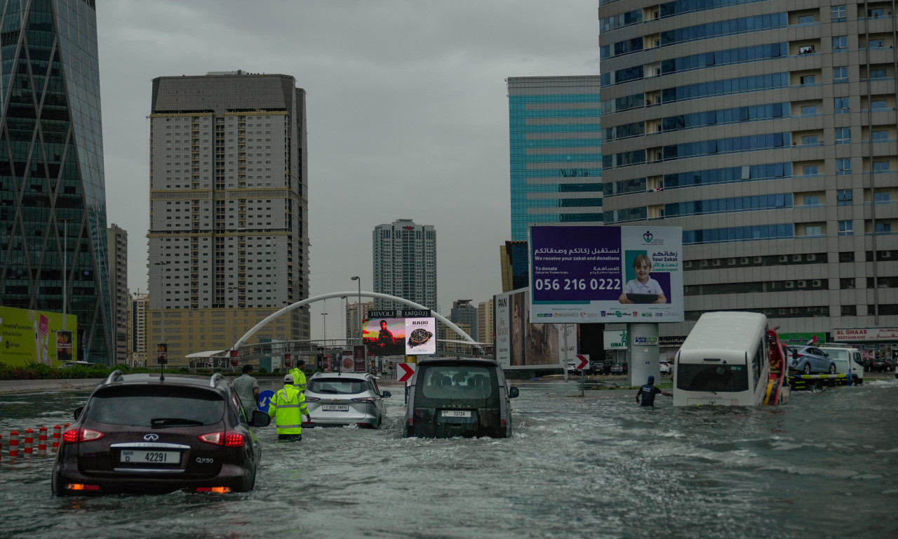 APOKALIPSA U DUBAIJU! Stravično nevreme potopilo grad, prizori kao iz filmova strave (FOTO)