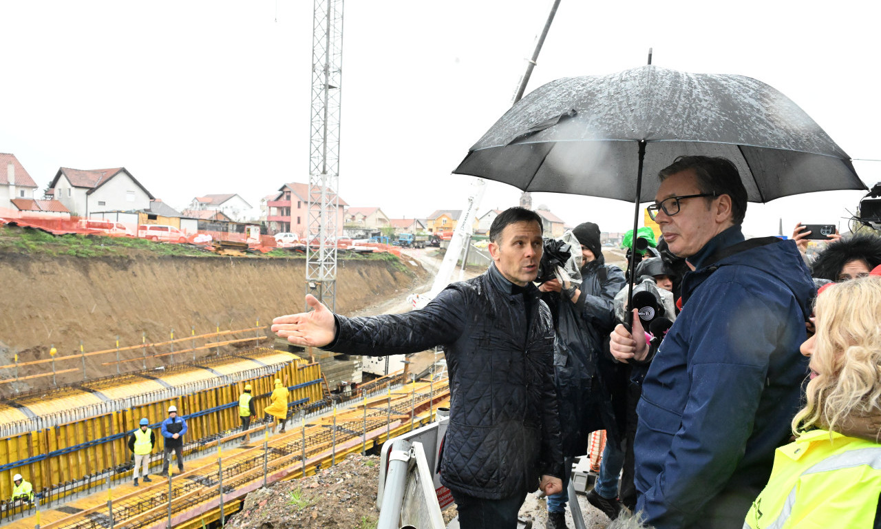 VUČIĆ OBILAZI GRADILIŠTE EKSPO: "Zahvaljujući pruzi, prvi put povezujemo centar Beograda sa aerodromom" (FOTO+VIDEO)