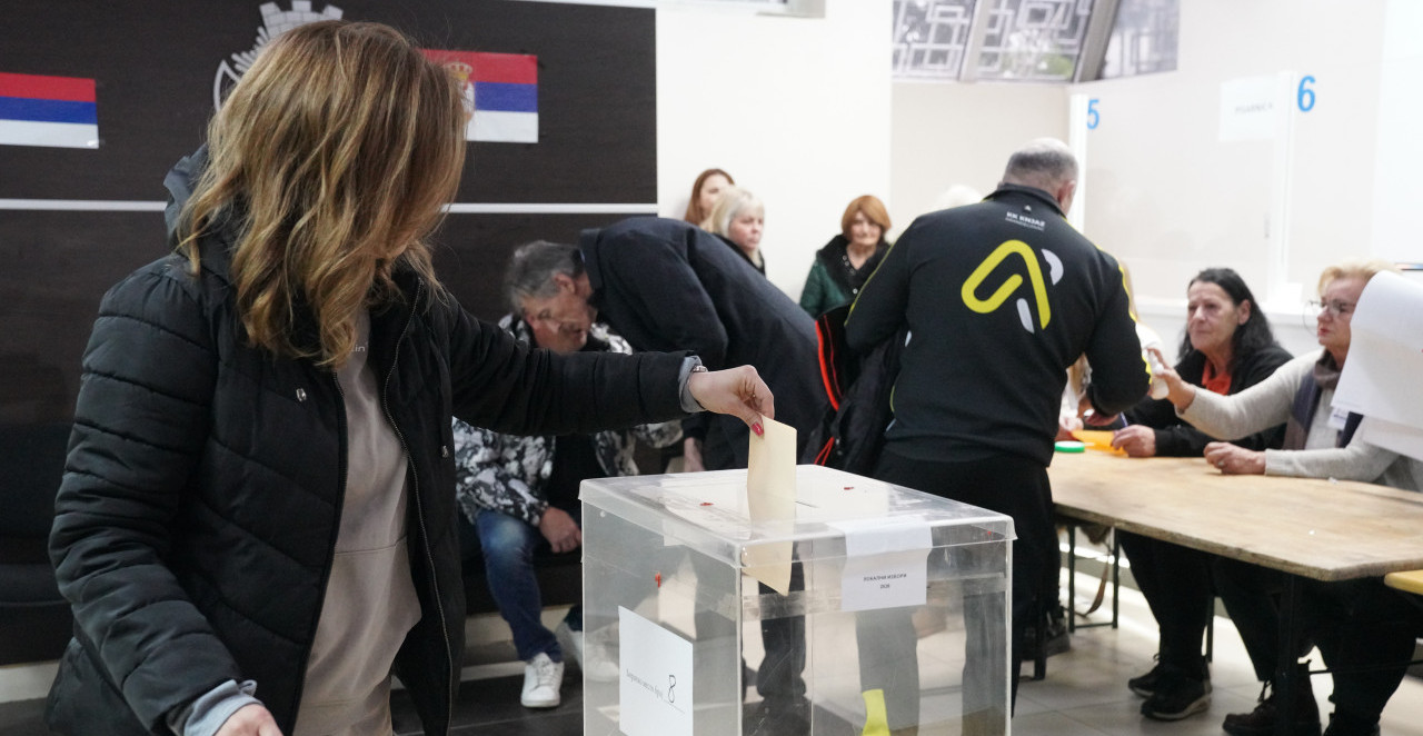 PRVI KONAČNI PRESEK IZLAZNOSTI NA LOKALNIM IZBORIMA U Lučanima do 20 časova bila 77,93%, zatvorena biračka mesta (VIDEO)