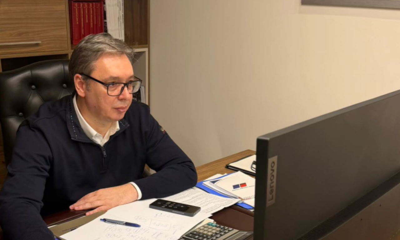 VUČIĆ NAKON POBEDE SNS: "Srećan sam što ljudi slave, ja sada ostajem u kancelariji da analiziram rezultate" (FOTO)