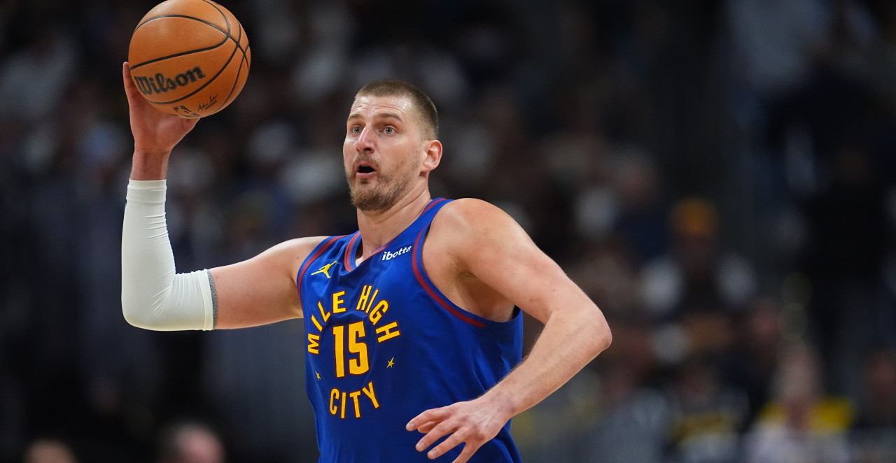 ŠTA RADI NIKOLA JOKIĆ! Srbin se igrao sa Golden Stejtom, meč obeležio i bizaran incident (VIDEO)