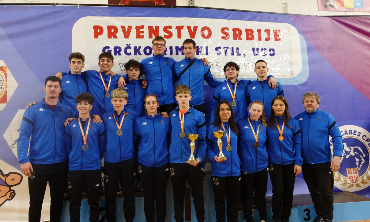 BRAVO ZA NAŠE MLADE SPORTISTE! Rvački klub Senta osvojio titulu juniorskog šampiona Srbije u obe konkurencije (FOTO)