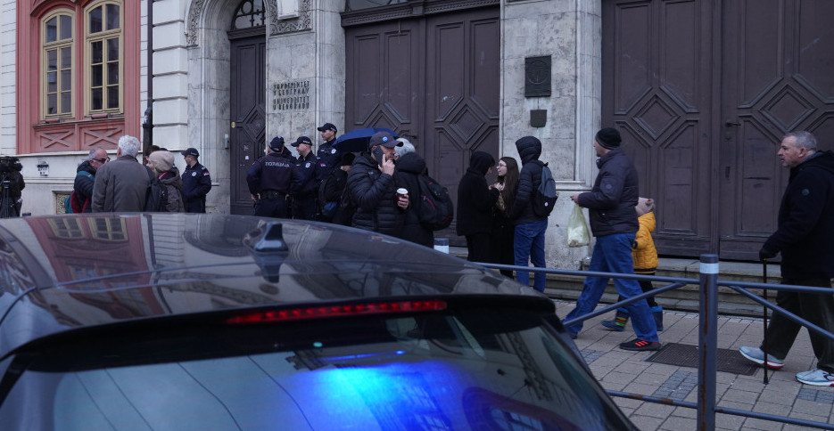 TOPOVSKI UDARI, PIROTEHNIČKA SREDSTVA... Evo šta je policija sve zaplenila tokom pretresa zgrade Rektorata